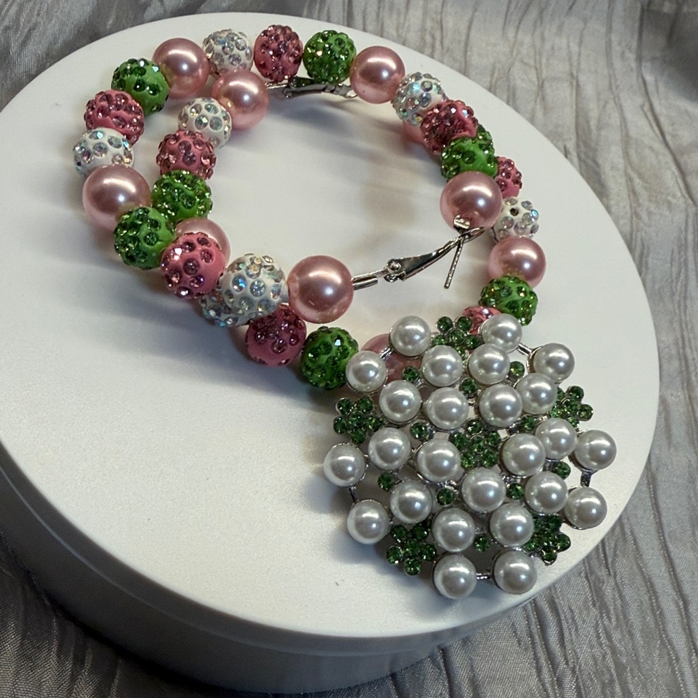 Elegant Pearl and Bead Jewelry Set